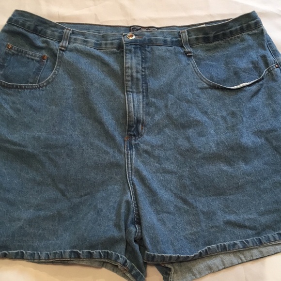 Forelli Shorts - Picture 1 of 3